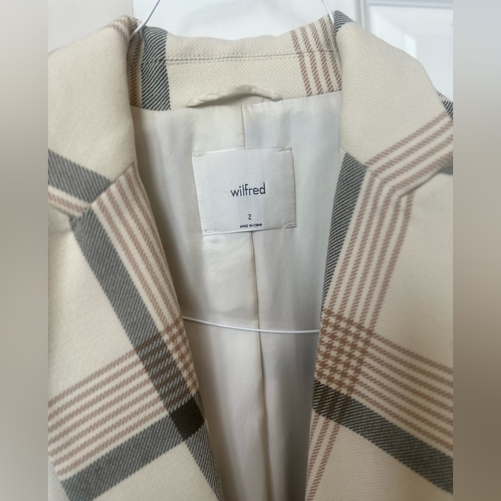 elegant blazer size 2, brand wilfred(aritza), beige color